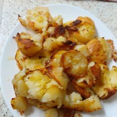 A picture of My Garlic Buttered Smashed Roast Potatoes 🥔😍.