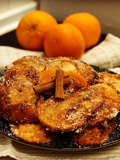 Una foto de Torrijas de leche al aroma de naranja, azahar y canela (sin lactosa)