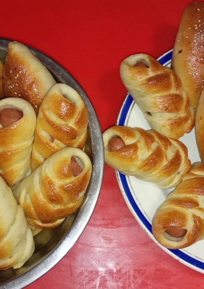 Пиріжки печені з капустою/сосиски в тісті