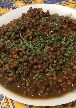 Une photo de Pois chiches bruns aux tomates, oignon et épices
