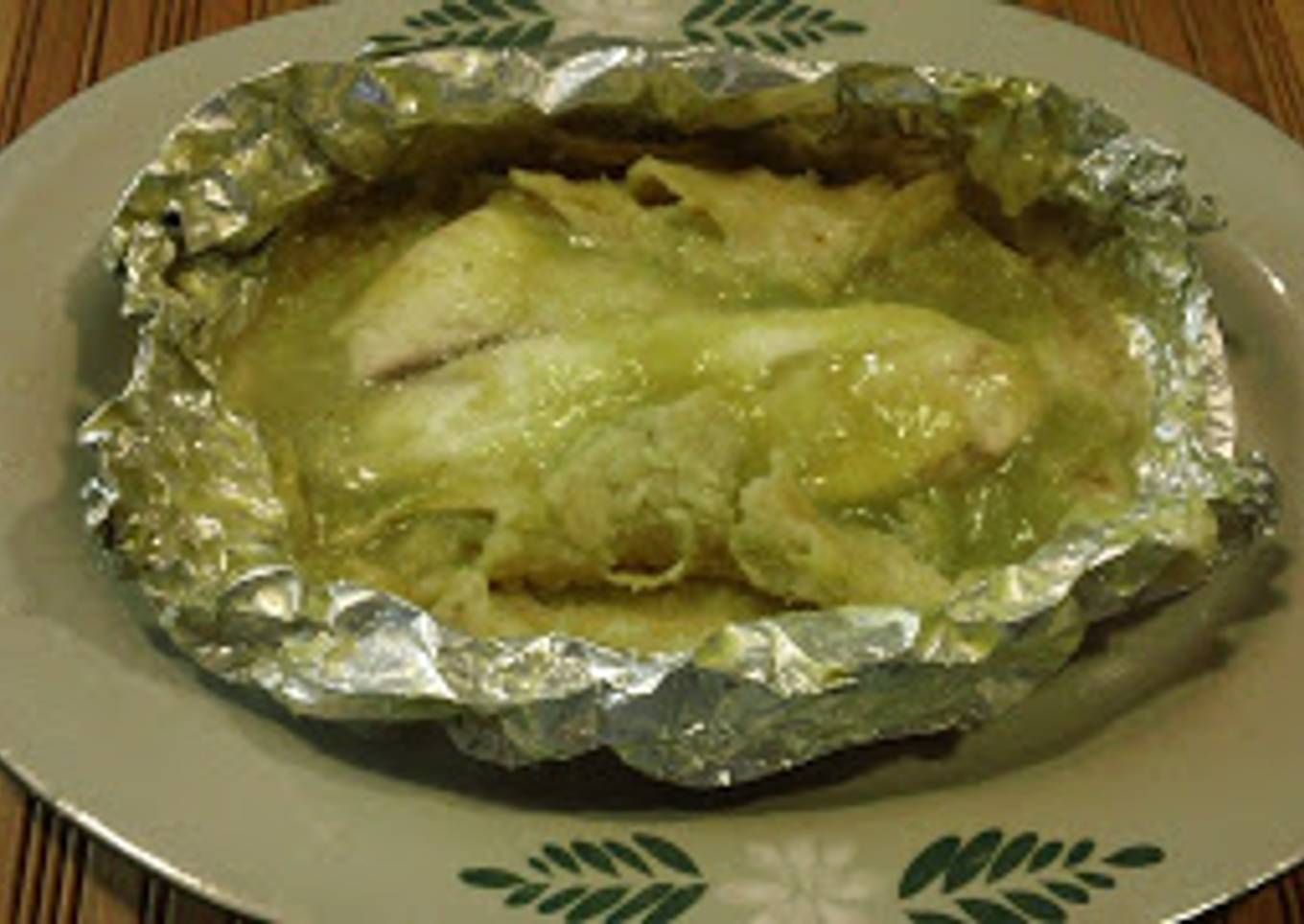 Pescado empapelado en salsa verde