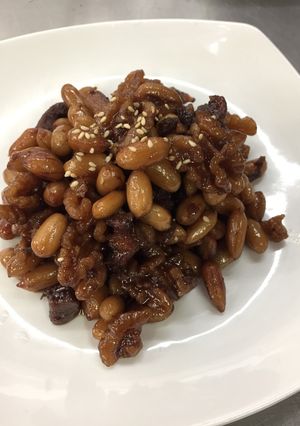 Hình của món Đậu phộng quả óc chó kho(땅콩 호두조림).