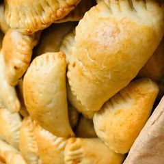 A picture of Flakky Meat pie.