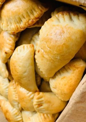 A picture of Flakky Meat pie.