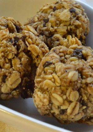 Una foto de Galletas de plátano, avena con trozos de chocolate y nuez de Isasaweis