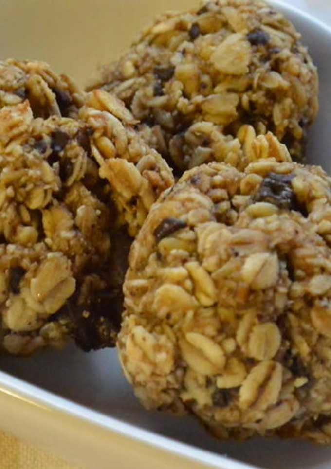 Una foto de Galletas de plátano, avena con trozos de chocolate y nuez de Isasaweis