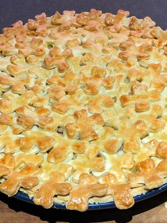 A picture of Creamy Chicken, ham and leek pie.