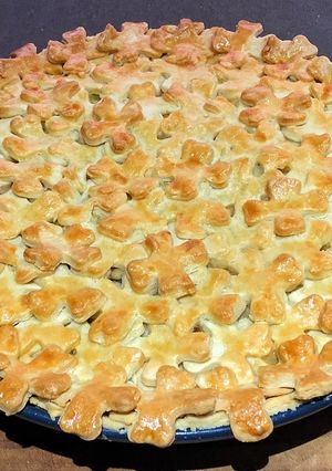 A picture of Creamy Chicken, ham and leek pie.