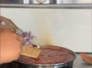 A picture of pizza sauce