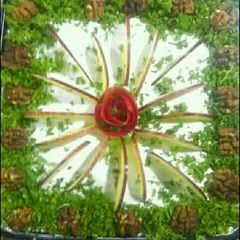 A picture of Waldrof Salad.