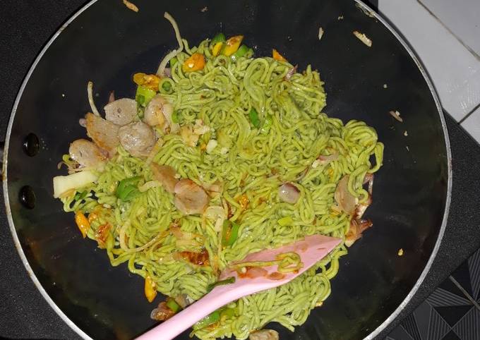 Bagaimana Membuat Mie Goreng Hijau Kelor Penuh Drama ? Anti Gagal