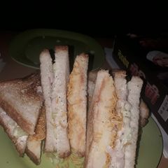 A picture of Mayonnaise potato sandvich.