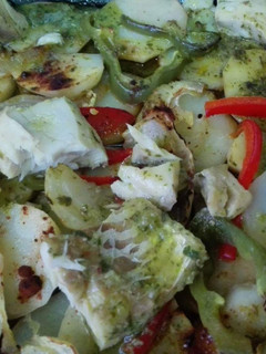 Una foto de Merluza con papas panaderas y mojo verde!!