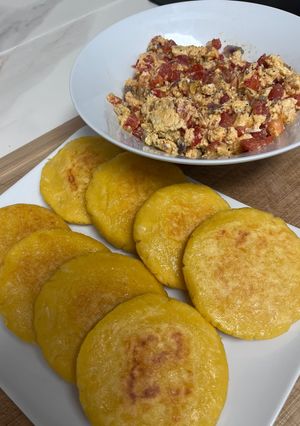 Foto principal de Arepas de queso con huevos pericos !!!