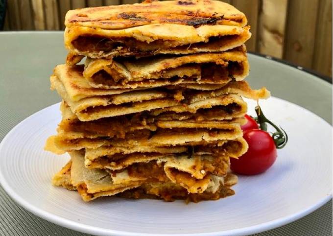 Algerian Crepes / Pancakes (Mahjouba) #vegetarian #vegan #streetfood