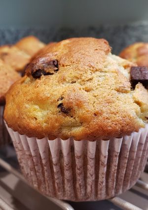 รูปของ มัฟฟินกล้วยหอม ช็อคโกแลตชิพ Banana Chocolate Chip Muffins