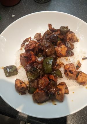 A picture of Spicy Thai Basil Chicken.