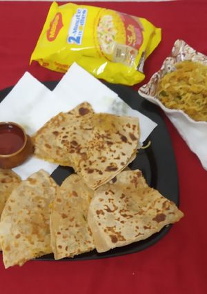 સ્ટફ્ડ વેજ મેગી પરોઠા (Stuffed veg Maggi Paratha Recipe in Gujarati) રેસીપી મુખ્ય ફોટો