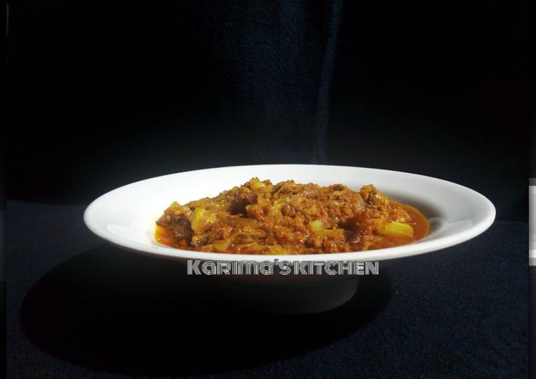 Minced meat cabbage sauce