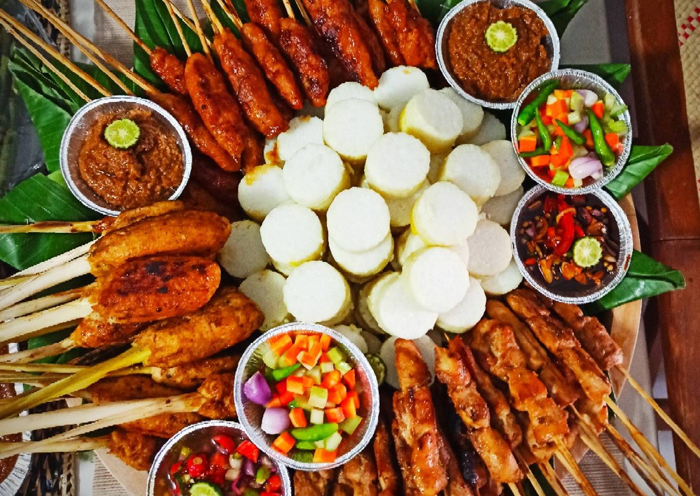 Tumpeng Lontong Aneka Sate