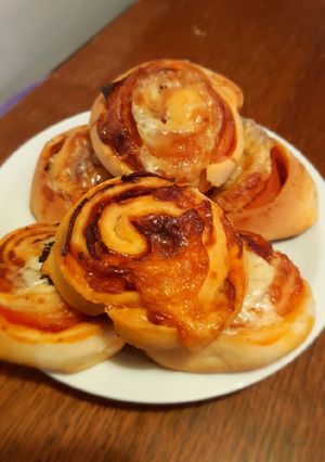 Pizzás, szalámis, kolbászos csiga😊 recept fotója