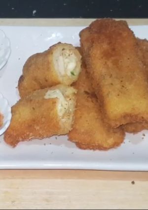 A picture of Chicken cheese bread roll.