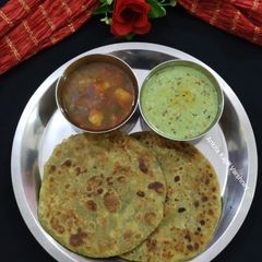 A picture of Bathua Paratha.