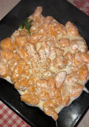 Una foto de Ñoquis de calabaza con salsa cuatro queso 🧀