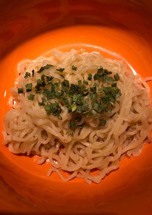 A picture of Garlic Ramen Noodles.