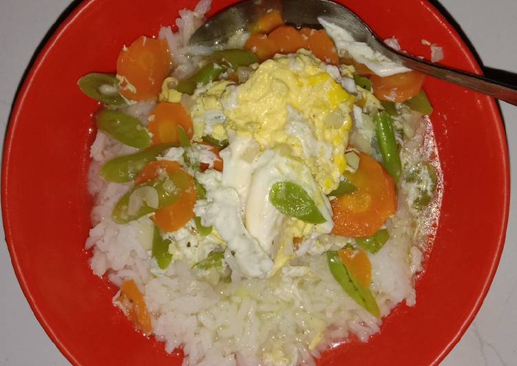 Bagaimana Membuat Sup sayur telur yang Bikin Ngiler