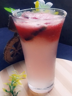 A picture of Watermelon lemonade 🍋🍋🍹🍷.