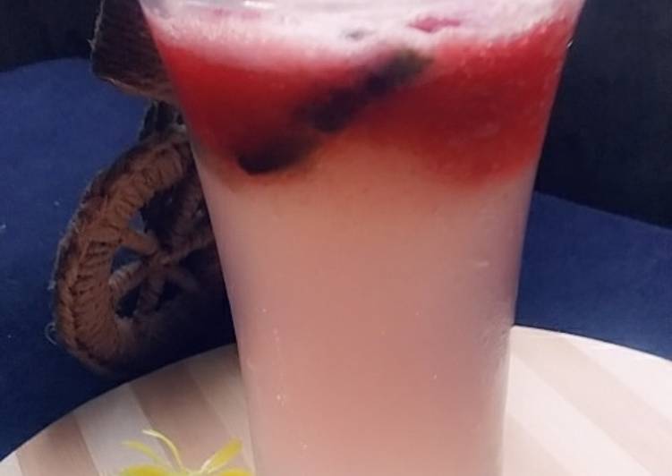Recipe of Perfect Watermelon lemonade 🍋🍋🍹🍷