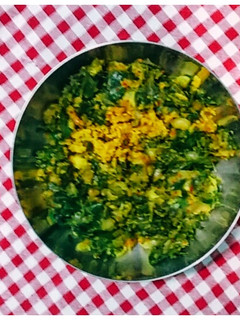 முருங்கைக்கீரை வேர்க்கடலை பொரியல் (Murunkai keerai verkadalai poriyal recipe in tamil) செய்முறை முக்கிய புகைப்படம்