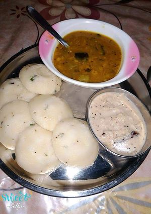 A picture of Suji idli with sambhar or chutney.