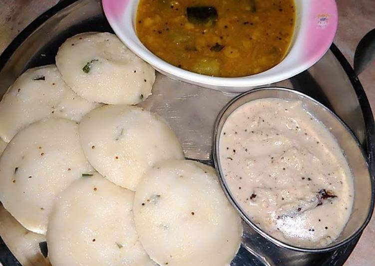 Suji idli with sambhar or chutney