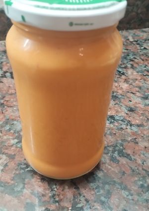 Una foto de Mayonesa de ajo y tomate