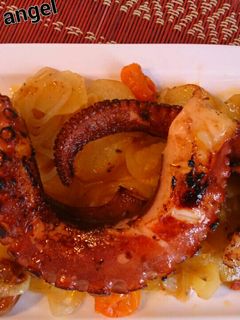 Una foto de Patatas con pulpo al horno!!!