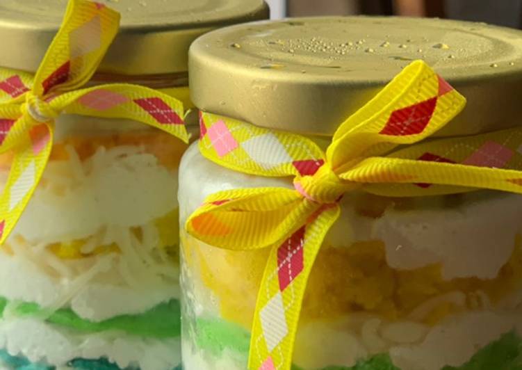 Rainbow 🌈 cake in jar