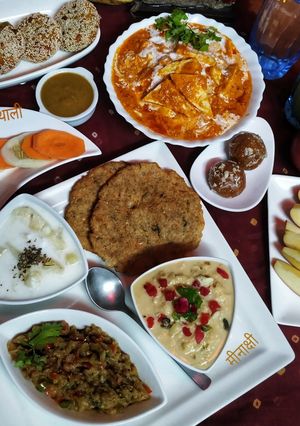 फलाहारी थाली रेसिपी मुख्य फोटो