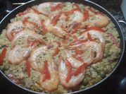Una foto de guiso de arroz con atun