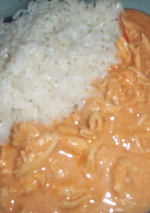 Una foto de Strogonoff de pollo