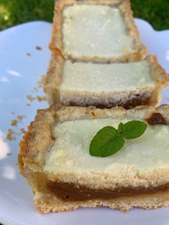 Una foto de TARTA DE RICOTA Y DULCE DE LECHE !