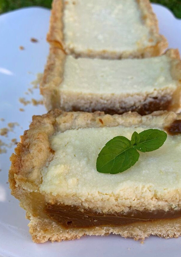 Una foto de TARTA DE RICOTA Y DULCE DE LECHE !