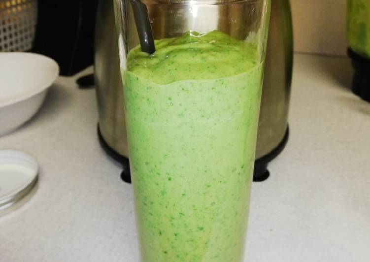 Supper smoothie 🥑 +�?� + kale