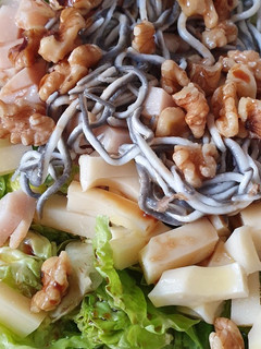 Una foto de Ensalada con gulas