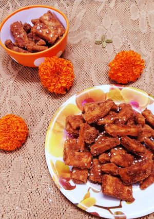 गुड़ पारे (Gur pare recipe in hindi) रेसिपी मुख्य फोटो