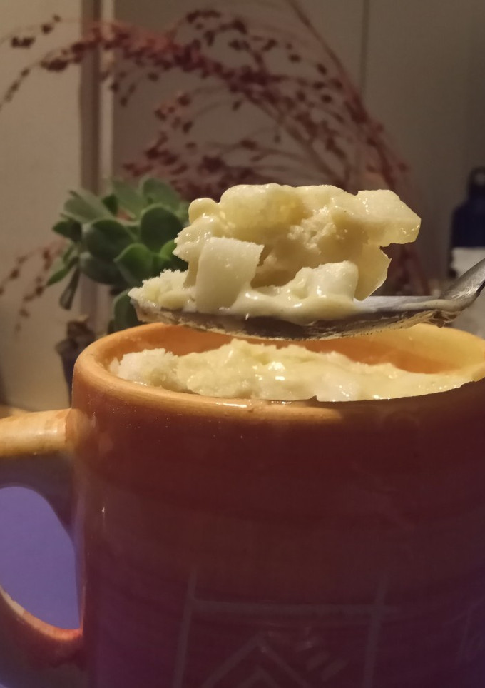 Una foto de Bizcochuelo en taza de pera o manzana - SIN GLUTEN y SIN LACTOSA