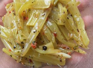 Una foto de Pencas de acelga al escabeche
