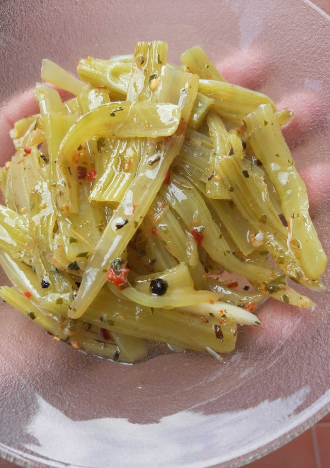 Una foto de Pencas de acelga al escabeche