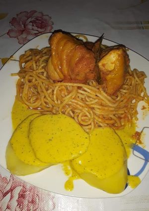Una foto de Tallarines rojos con pollo